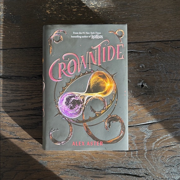 Crowntide by Alex Aster (lightlark series) - Picture 2 of 6